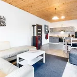 Апартаменты Dvur Dolenec Rohoznice (Hradec Kralove)