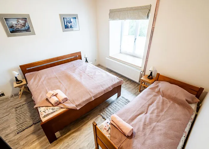 Dvur Dolenec Rohoznice (Hradec Kralove)