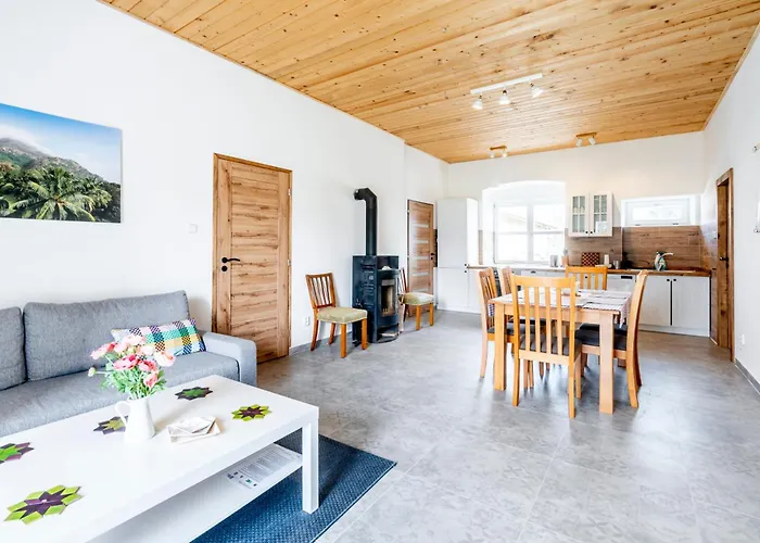 Dvur Dolenec * Rohoznice (Hradec Kralove)